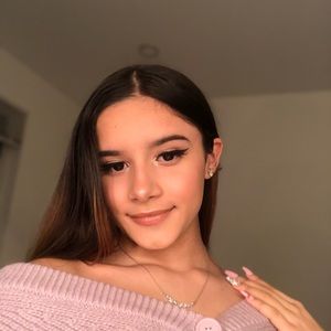 Meet your Posher, Isabel